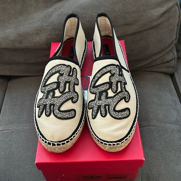 CH Carolina Herrera cream and crystal espadrilles size 40 NIB